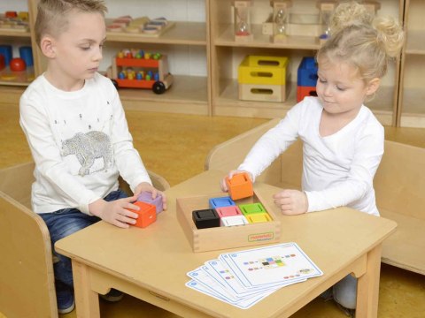 MASTERKIDZ Kubeczki I Klocki Kwadratowe Zabawka Drewniana Sorter Kolorów Montessori