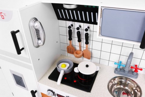 ND28_10769_ZDR_PH02D012 Drewniana Kuchnia Z Efektami Światła I Dźwięku