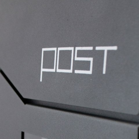 Nowoczesna Skrzynka na Listy POST z gazetnikiem na reklamy i ulotki