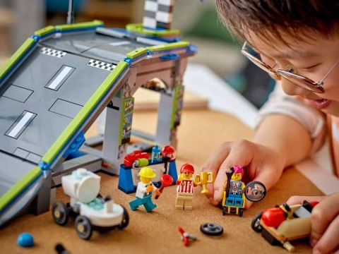 60460 - LEGO City - Bez granic: tor z rampami dla wyścigówek