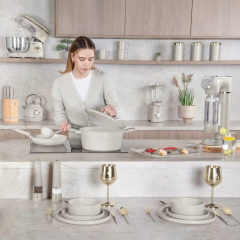 EMALIOWANY NISKI GARNEK ŻELIWNY 2.57L 26CM BERLINGER HAUS STRONG MOLD SAHARA BH-6530