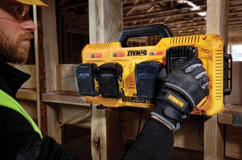 DEWALT ŁADOWARKA XR 8.0A 4*18V