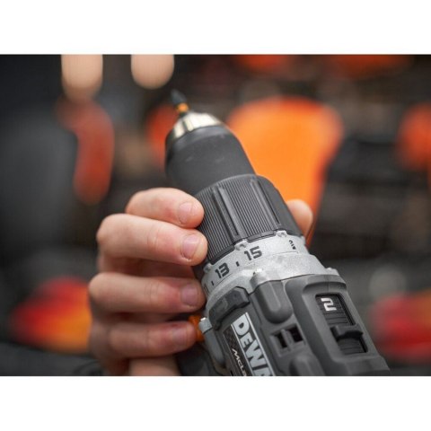 DEWALT WIERTARKO-WKRĘTARKA AKUMULATOROWA UDAROWA 18V XR 2*5.0AH.