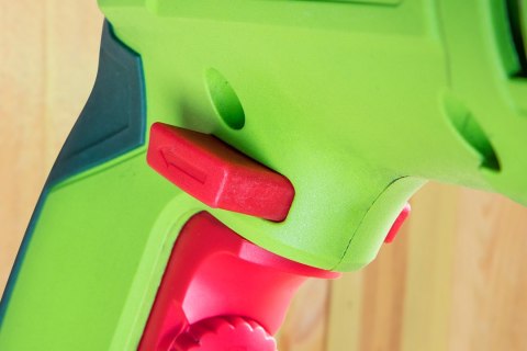 Wiertarka udarowa 1050W, uchwyt kluczykowy 13 mm, obroty 0-3000 min-1, walizka + akcesoria