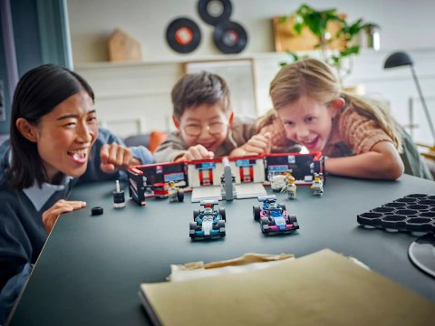 LEGO City 60444 - F1 Garaż i bolidy Mercedes-AMG i Alpine