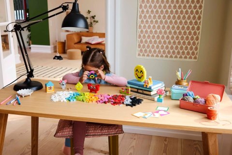 LEGO Classic 11042 - Kreatywna skrzynka szczęścia