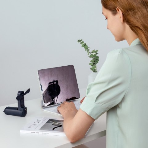 Mini wentylator wiatrak przenośny z funkcją powerbanka latarką USB-A USB-C 2000mAh - niebieski