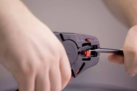 Automatyczne narzędzie do zdejmowania izolacji