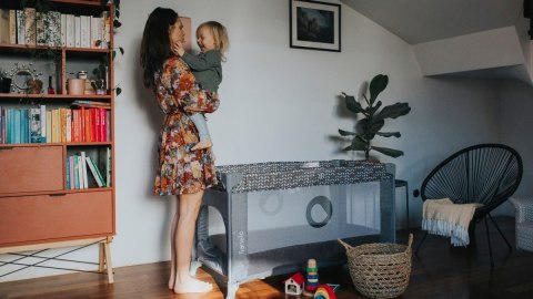 Łóżeczko turystyczne stefi grey concrete multicolor