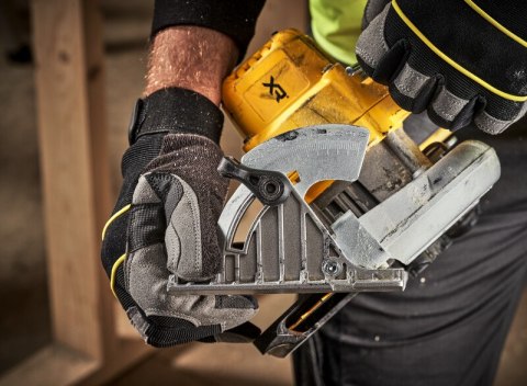 DEWALT PILARKA TARCZOWA AKUMULATOROWA 165MM XR BL 18V 2*5.0AH