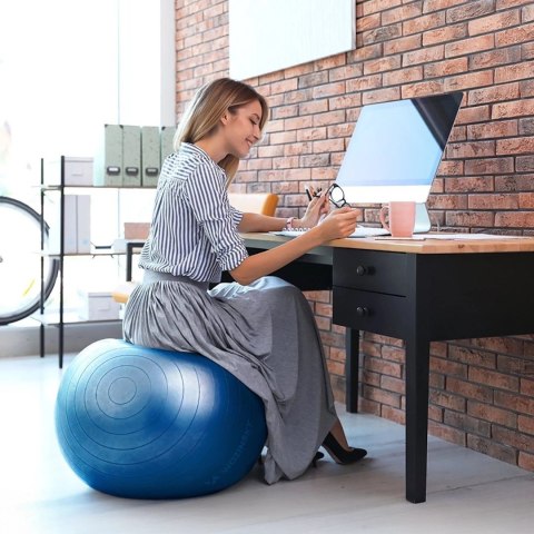 Piłka gimnastyczna do ćwiczeń z pompką 65 cm - niebieska