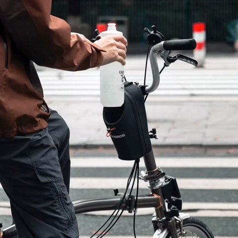 Torba na kierownicę roweru hulajnogi z miejscem na bidon 1.5L - czarna