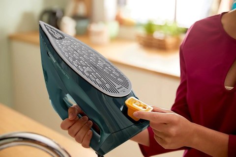 Philips Philips | Iron | DST7050/70 | Steam Iron | 2800 W | Water tank capacity 300 ml | Continuous steam 50 g/min | Steam boost perform