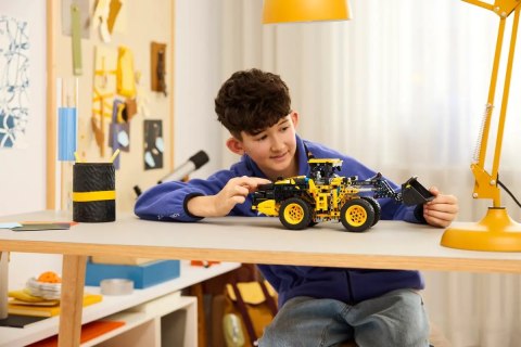 42209 - LEGO Technic - Ładowarka kołowa Volvo L120 Electric