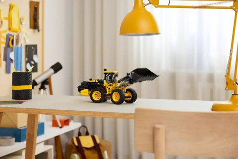 42209 - LEGO Technic - Ładowarka kołowa Volvo L120 Electric