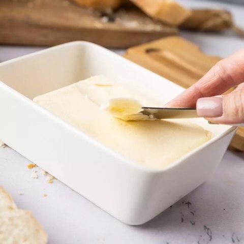 Maselniczka ceramiczna, biała, z pokrywką z drewna akacjowego i nożem do smarowania, klausberg, kb-7785