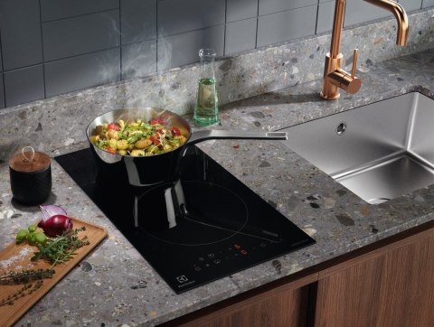 Płyta indukcyjna Electrolux LIT30230C 30 cm | 2 pola | PowerBoost | timer | czarny