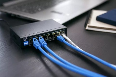 Extralink Switch PoE KRIOS 4x Gigabit PoE/PoE+, 2x RJ45 Uplink Gigabit, 60W
