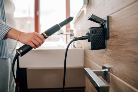Uniwersalny zasilacz podróżny Verbatim Charge 'N' Travel 170 W