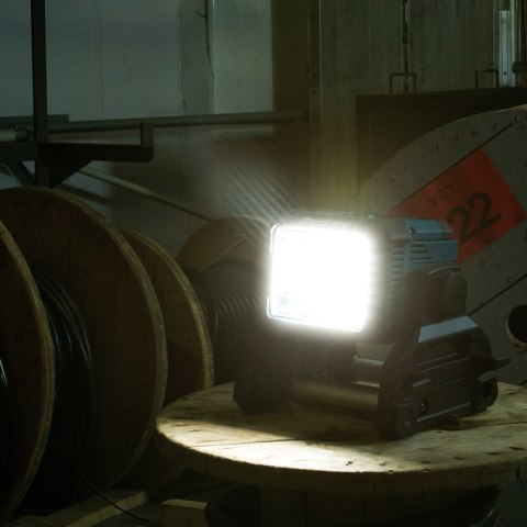 Makita Lampa LED 18V/14,4V DML811 1800lx/3000lm z zasilaniem AC