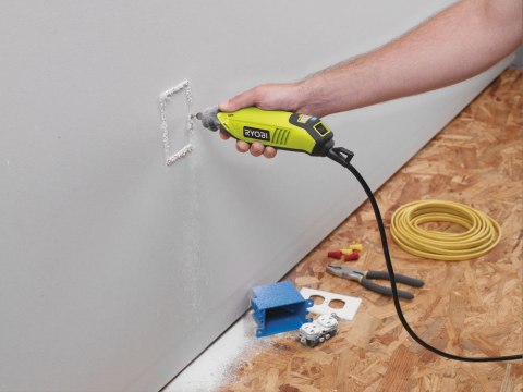 Szlifierka prosta RYOBI EHT150V 150W, zest 115 akcesoriów