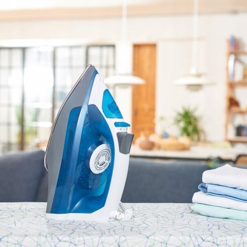 Żelazko parowe Black+Decker BXIR2200E 2200W | uderzenie pary 120 g/min | biało-niebieski