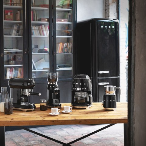 Ekspres przelewowy SMEG DCF02BLEU