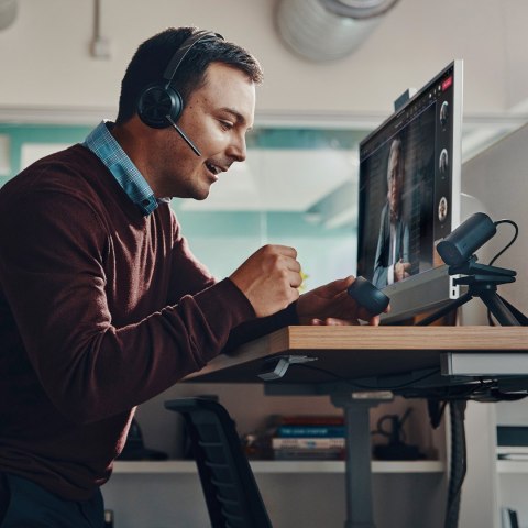 Słuchawki Poly Voyager Focus 2-M USB-C-C Headset USB-C/A Adapter Charging Stand No localization Retail Packaging