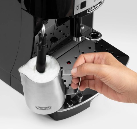 Delonghi Delonghi | Coffee Maker | ECAM22.115.B Magnifica S | Pump pressure 15 bar | Built-in milk frother | Automatic | 1450 W | Black