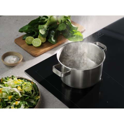 Płyta indukcyjna Electrolux LIT30230C 30 cm | 2 pola | PowerBoost | timer | czarny