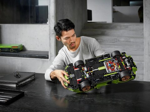 LEGO Technic 42115 - Lamborghini Sian FKP 37