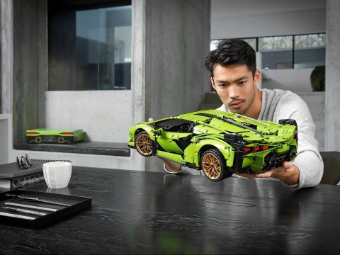 LEGO Technic 42115 - Lamborghini Sian FKP 37