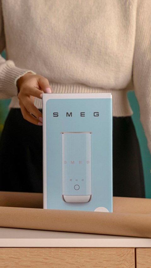 Spieniacz do mleka Smeg MFF02WHEU Biały 50's Style (podgrzewanie mleka, spienianie na ciepło i spienianie na zimno)