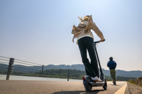 Hulajnoga elektryczna SEGWAY Ninebot KickScooter E2 PRO D