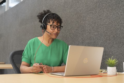 POLY Zestaw słuchawkowy Blackwire 8225 Stereo USB-C + przejściówka USB-C/A