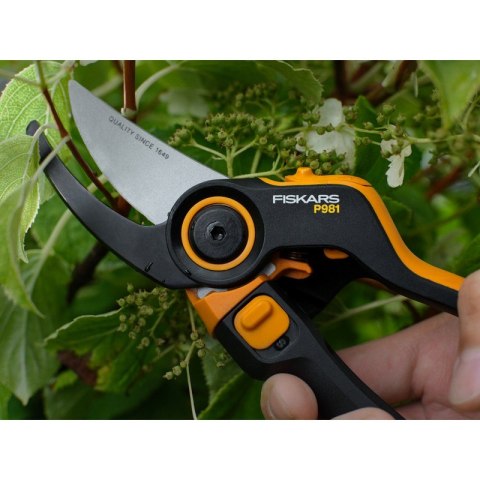 FISKARS SEKATOR X-SERIES DUALACTION P981