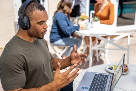 Słuchawki Poly Voyager Surround 80 UC Microsoft Teams Certified USB-C Headset +USB-C/A Adapter Retail Packaging